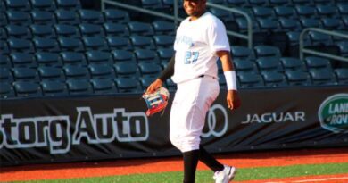 Juan Santana el héroe del juego, y los Bravos barren a Tiburones