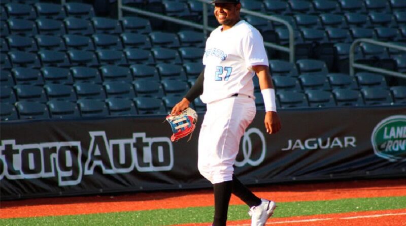 Juan Santana el héroe del juego, y los Bravos barren a Tiburones