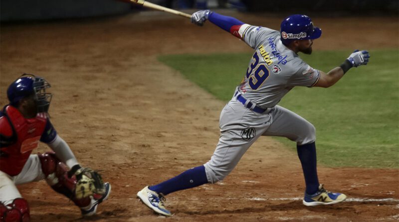 Renato Núñez sentenció el resultado a favor del Magallanes