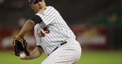 Jhoulys Chacin guió el triunfo de los Leones del Caracas se desquitaran sobre el Magallanes