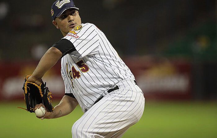 Jhoulys Chacin guió el triunfo de los Leones del Caracas se desquitaran sobre el Magallanes