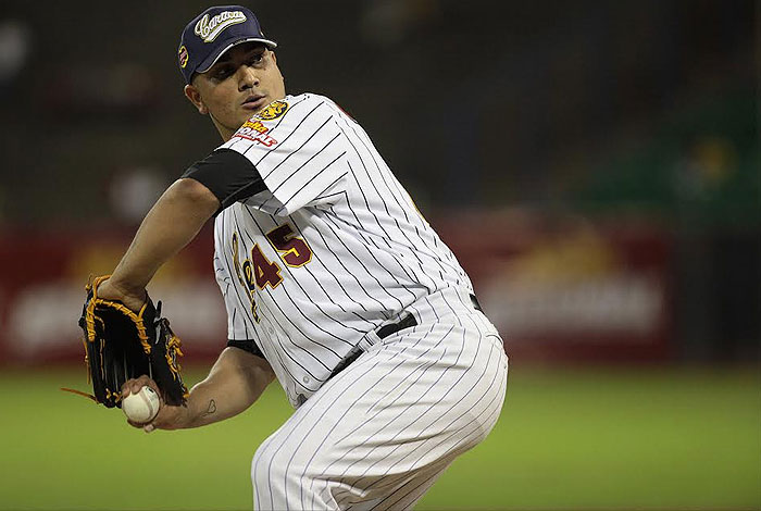 Jhoulys Chacín guió el triunfo de los Leones del Caracas se desquitaran sobre el Magallanes