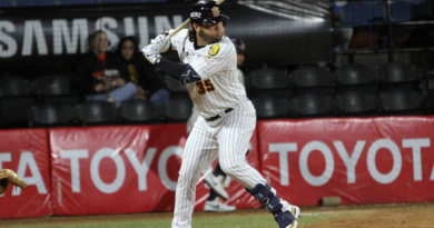 Eugenio Suárez marcó la diferencia para los Leones en su debut con dos jonrones