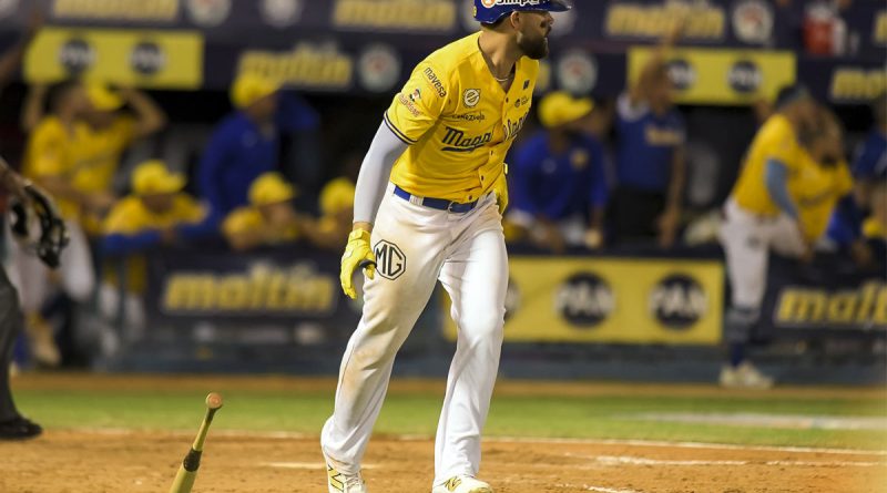 Renato Núñez líder y récord en jonrones de la temporada 2024 - 2025