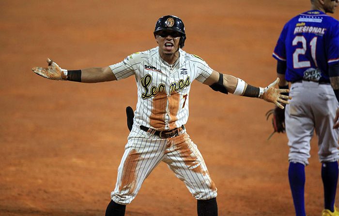Wilfredo Tovar fue el héroe para que los Leones vinieran de atrás y remontaran para ganar el juego
