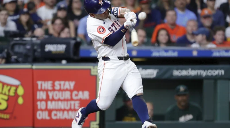 José Altuve pega jonrón decisivo de dos carreras