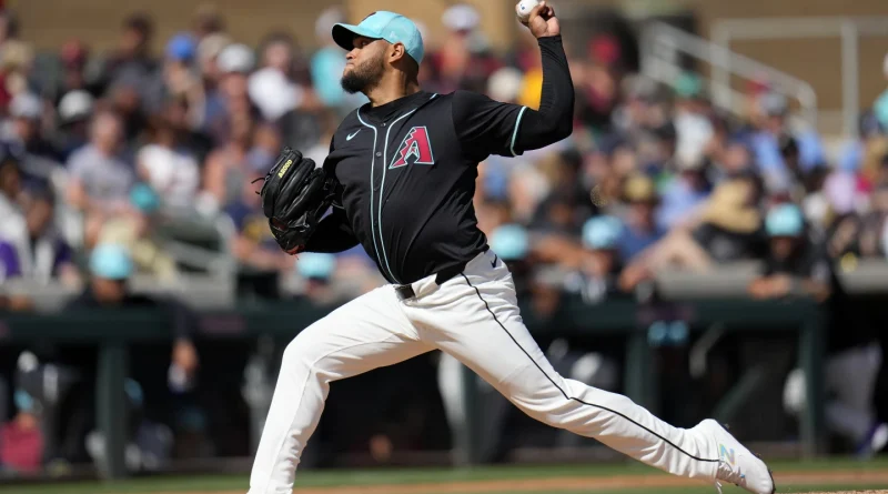 Eduardo Rodríguez lanza en el juego de hoy