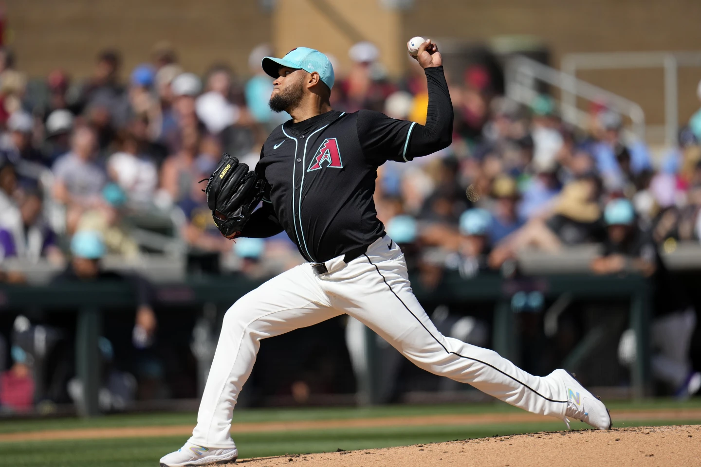 Eduardo Rodríguez lanza en el juego de hoy