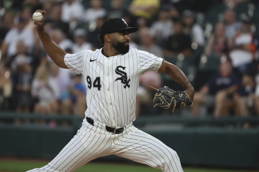 Yoendrys Gómez uno de los lanzadores de la jornada