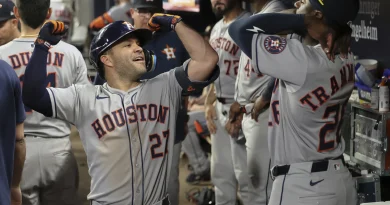Altuve y los Astros mantienen la lucha por el comodín