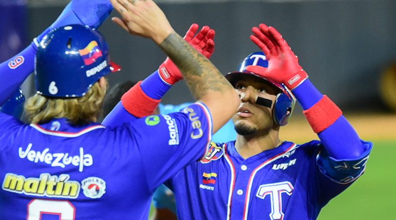 Máximo Acosta guía triunfo de Tiburones de La Guaira