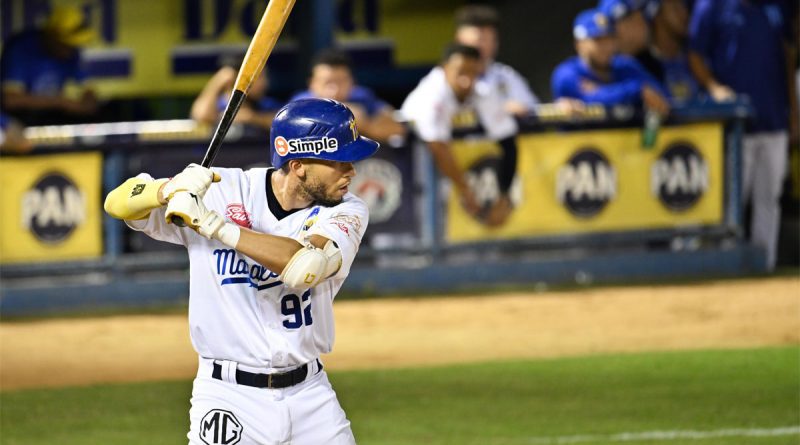 Andrelton Simmons le da el primer triunfo al Magallanes