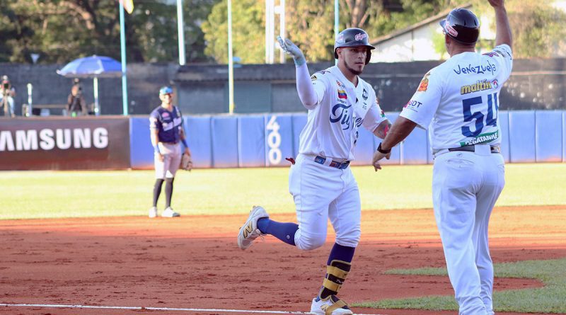 Alberth Martínez jonrón con los Tigres