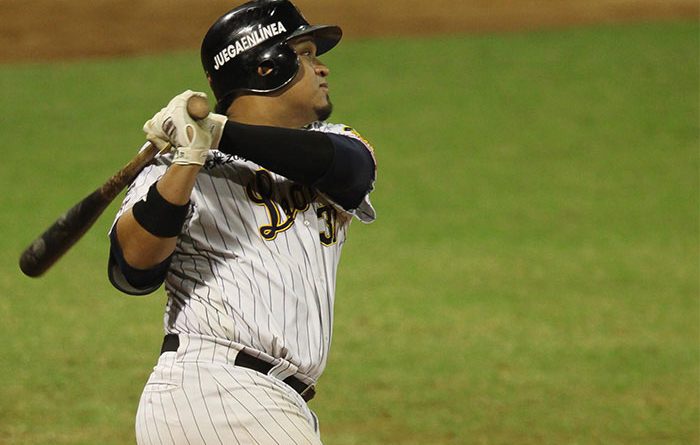 Aldrem Corredor guió el triunfo de los Leones del Caracas
