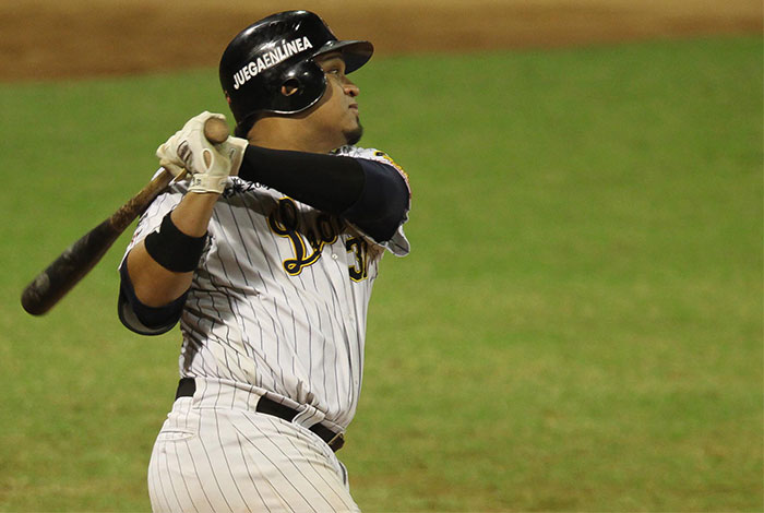 Aldrem Corredor guió el triunfo de los Leones del Caracas