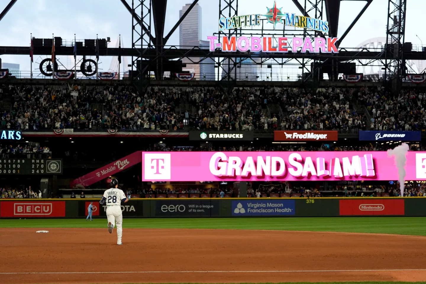 Eugenio Suárez héroe de Seattle con un grand slam