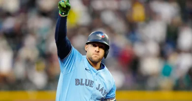 George Springer pega su 22do jonrón de postemporada y Toronto arrolla a Seattle