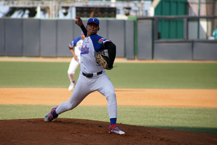 Luis Arejula de los Tiburones que dominó a Cardenales