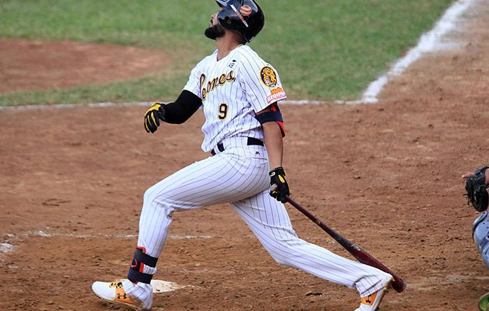 Los Leones vencen a Tigres con jonrón de José Rondón