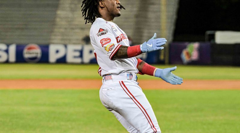 Luisangel Acuña entre los líderes LVBP