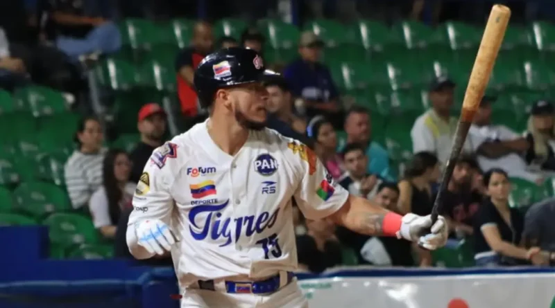 Alberth Martínez y los Tigres consiguieron medio boleto en el juego de comodín