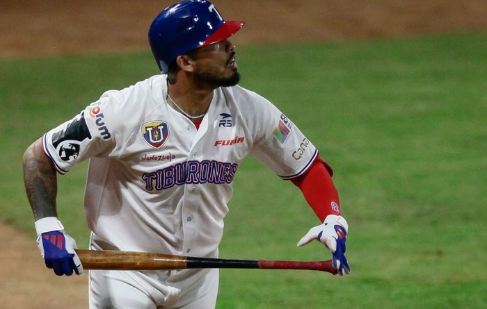 Gabriel Arias y los Tiburones reaccionaron ante Caribes