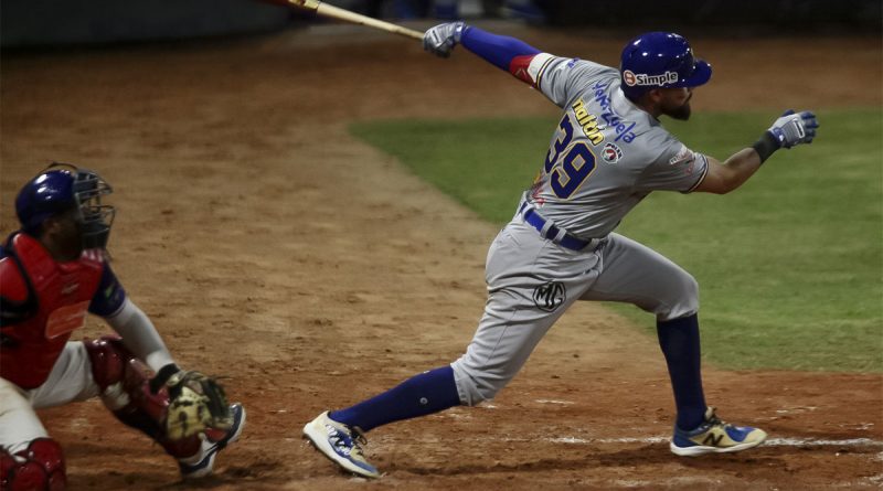 Renato Núñez produce y así el Magallanes nivela su récord