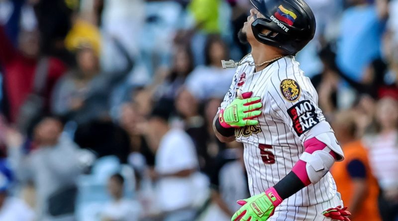 Orlando Arcia y Salvador Pérez mantienen vivo al Caracas