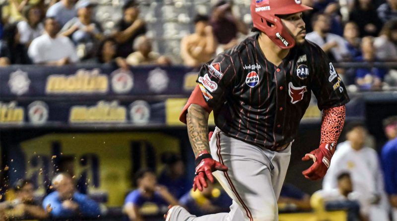 Yohendrick Piñango y los Cardenales destrozan pitcheo de La Guaira