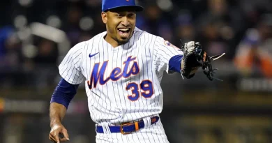Edwin Díaz firma con los Dodgers