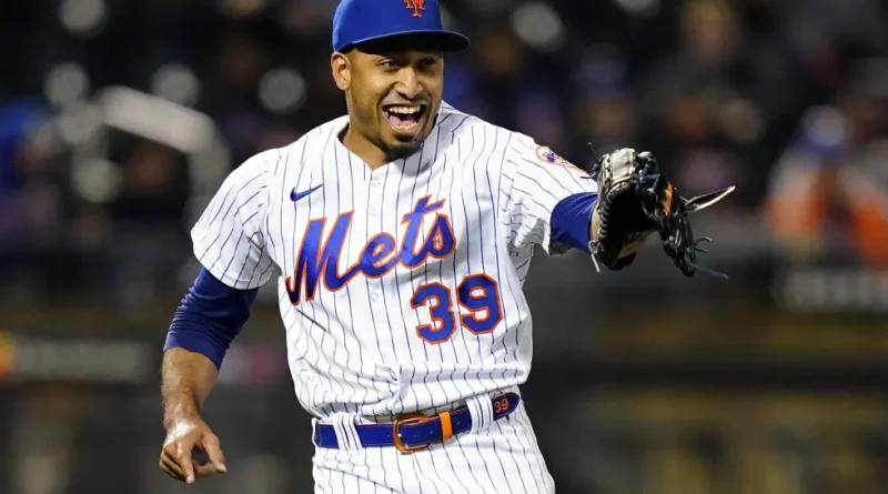 Edwin Díaz firma con los Dodgers
