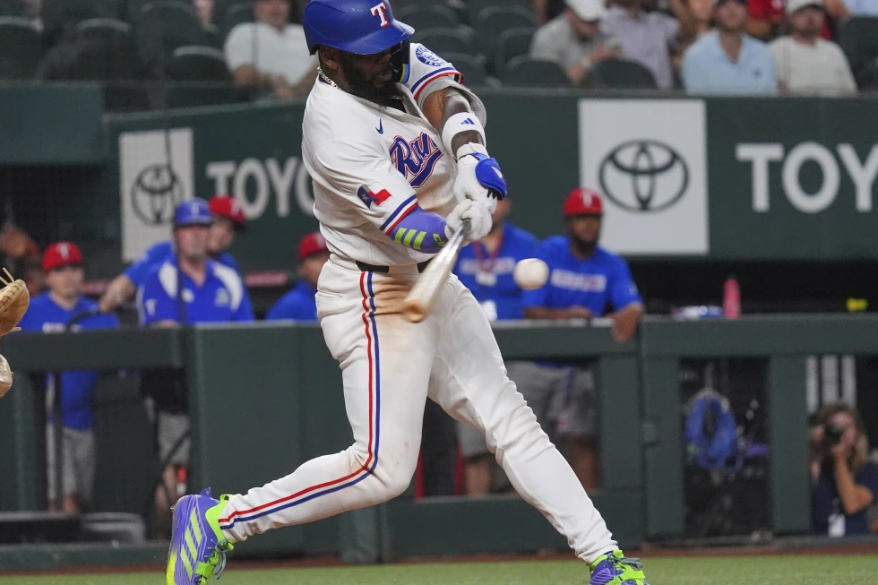 Adolis García pacta con los Filis