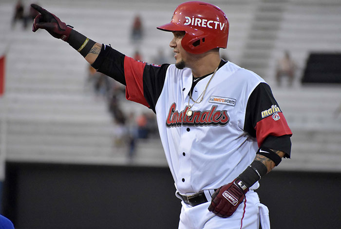 Cardenales vuelan alto con el bate de Ildemaro Vargas