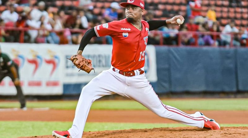 Adrián Almeida mantiene invicto a Cardenales
