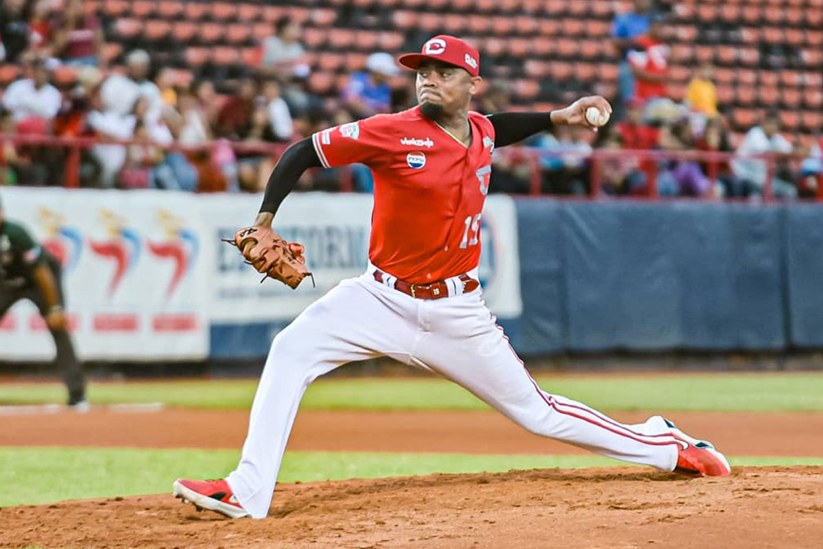 Adrián Almeida mantiene invicto a Cardenales
