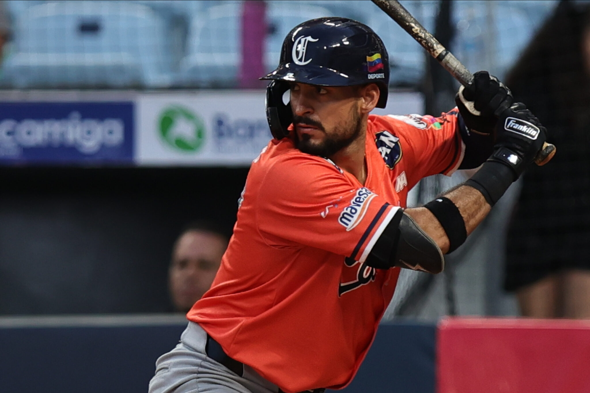 Herlis Rodríguez ayudó a Caribes someter a Bravos para avanzar a la Gran Final