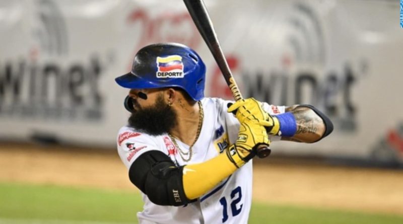 Rougned Odor en el duelo Caribes vs. Navegantes en el Round Robin de la LVBP