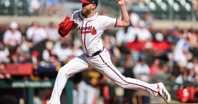 Chris Sale y los Bravos acuerdan extensión millonaria hasta 2027