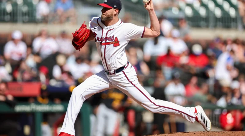 Chris Sale y los Bravos acuerdan extensión millonaria hasta 2027