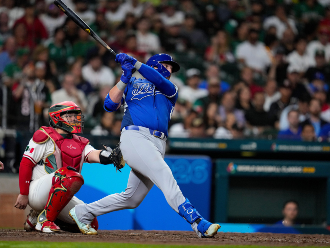 Pasquantino primero con tres jonrones en un juego del CMB