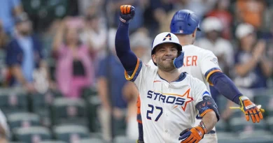 José Altuve supera a Omar Vizquel en dobles y va por los 2,400 hits
