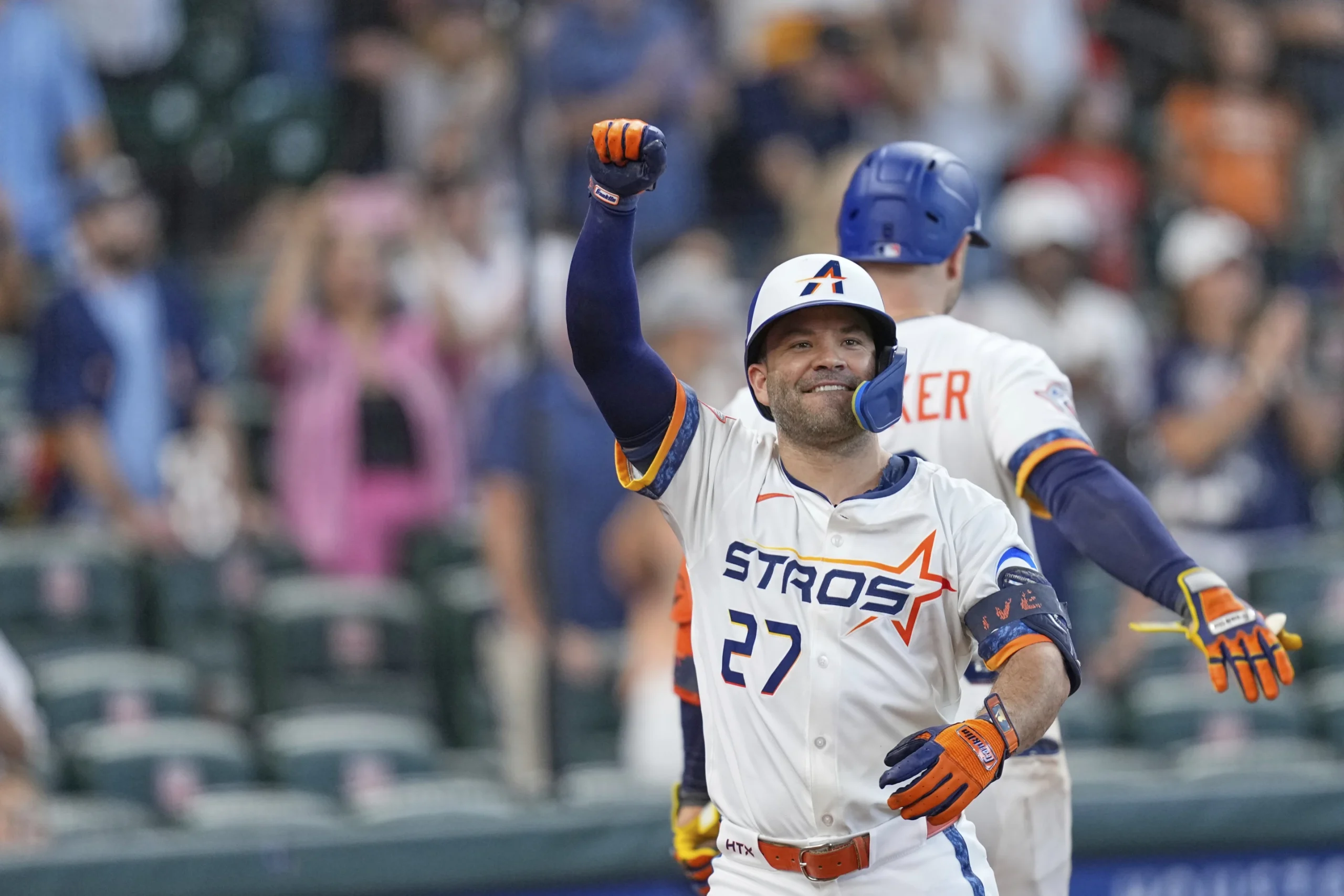 José Altuve supera a Omar Vizquel en dobles y va por los 2,400 hits
