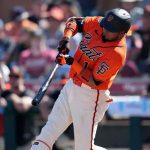 Luis Arráez duplica en triunfo de los Gigantes