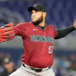 Eduardo Rodríguez consigue otro triunfo y acaricia las 100 victorias