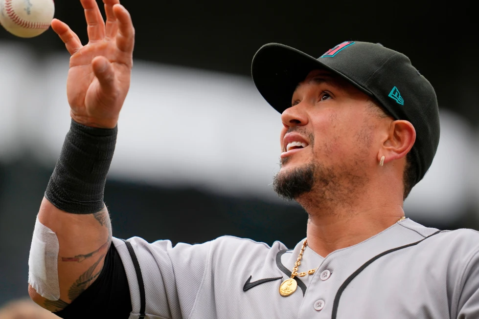 Ildemaro Vargas impone récord de hits para un venezolano en la MLB 
