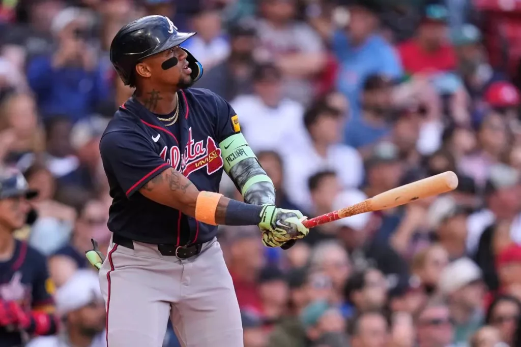 Ronald Acuña Jr. lidera la victoria de los Bravos con un grand slam