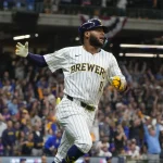 Jackson Chourio dos jonrones, pero los Cerveceros caen ante Filis