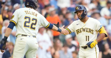 Jackson Chourio a puro poder: 2HR en el revés de Milwaukee