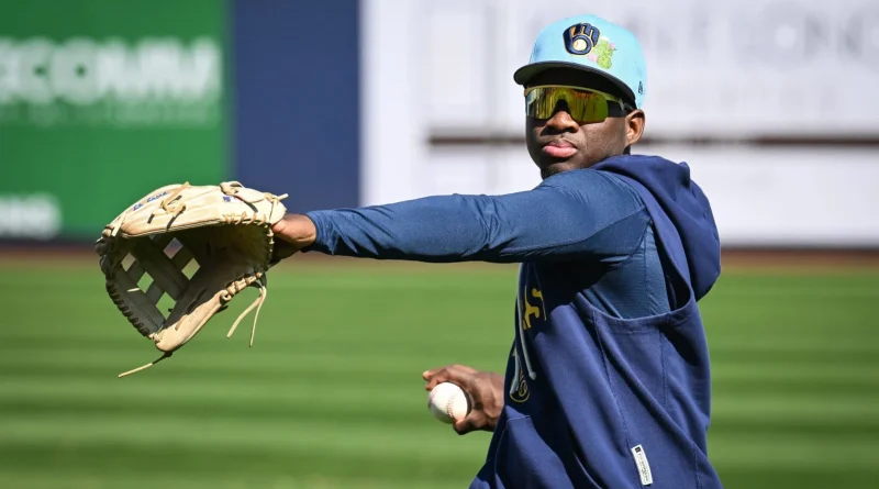 Milwaukee firman al prospecto venezolano Luis Lara según fuentes
