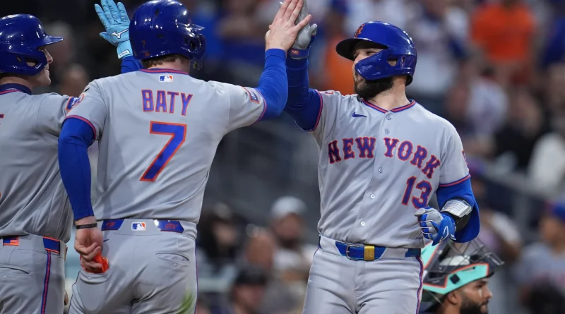 Luis Torrens con su primer jonrón del año en blanqueo de los Mets
